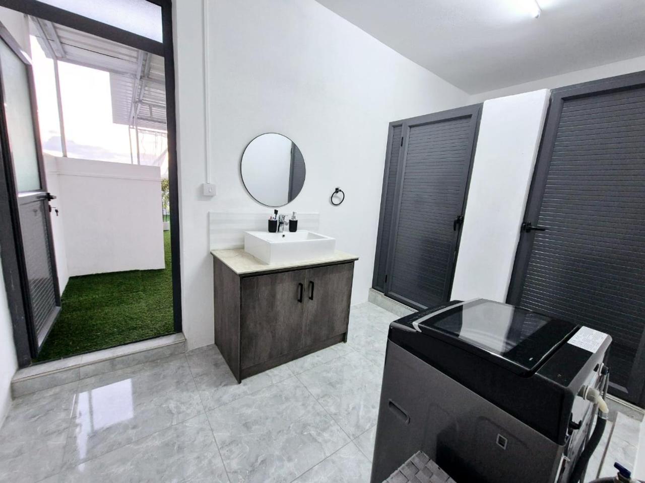 Skyview Apartment- Rooftop Penthouse With Sunset & Sea Views Flic-en-Flacq Exterior foto