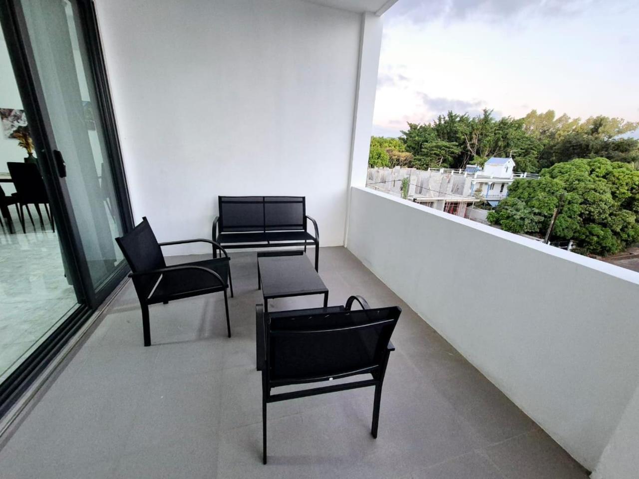 Skyview Apartment- Rooftop Penthouse With Sunset & Sea Views Flic-en-Flacq Exterior foto