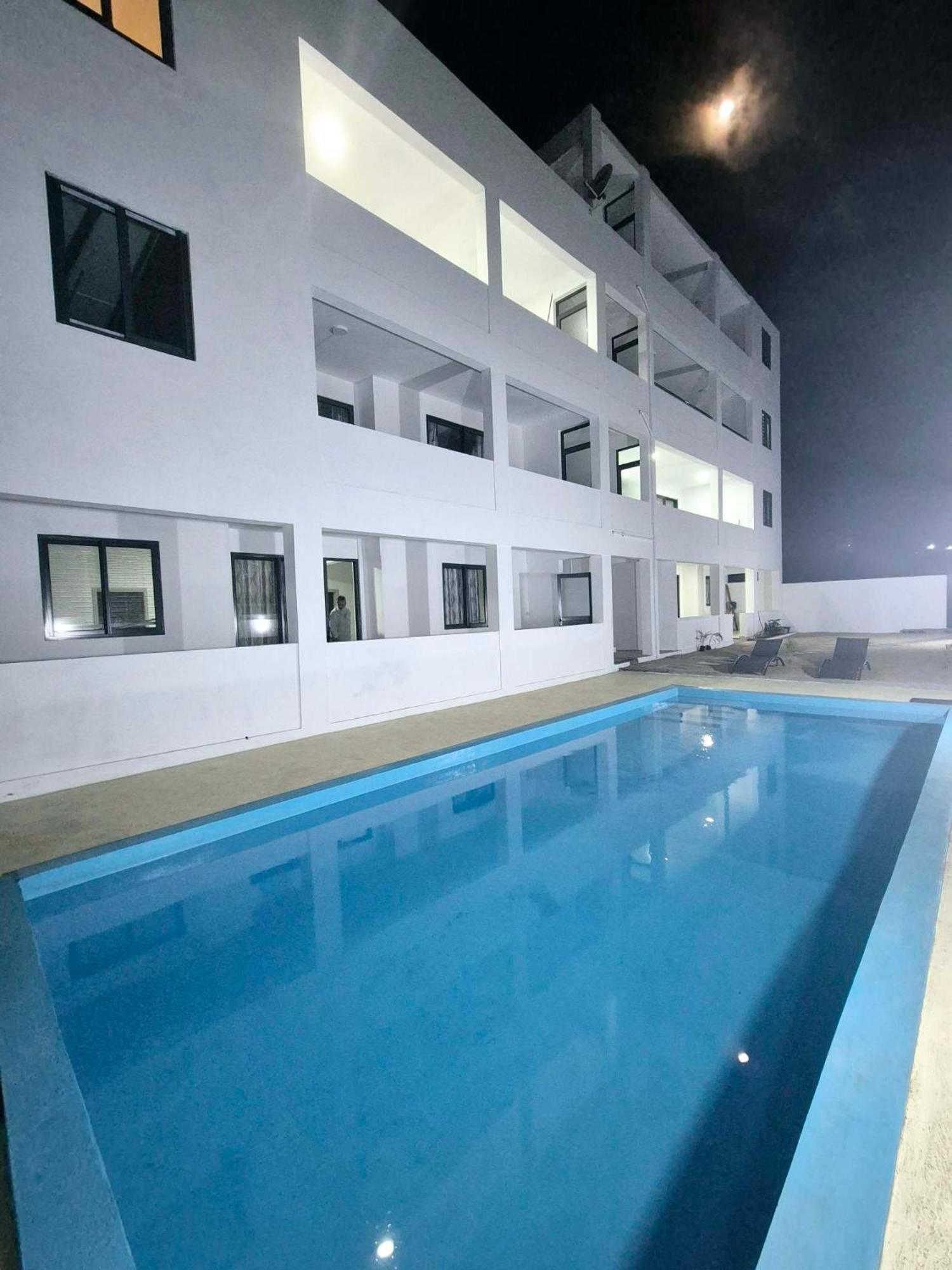 Skyview Apartment- Rooftop Penthouse With Sunset & Sea Views Flic-en-Flacq Exterior foto
