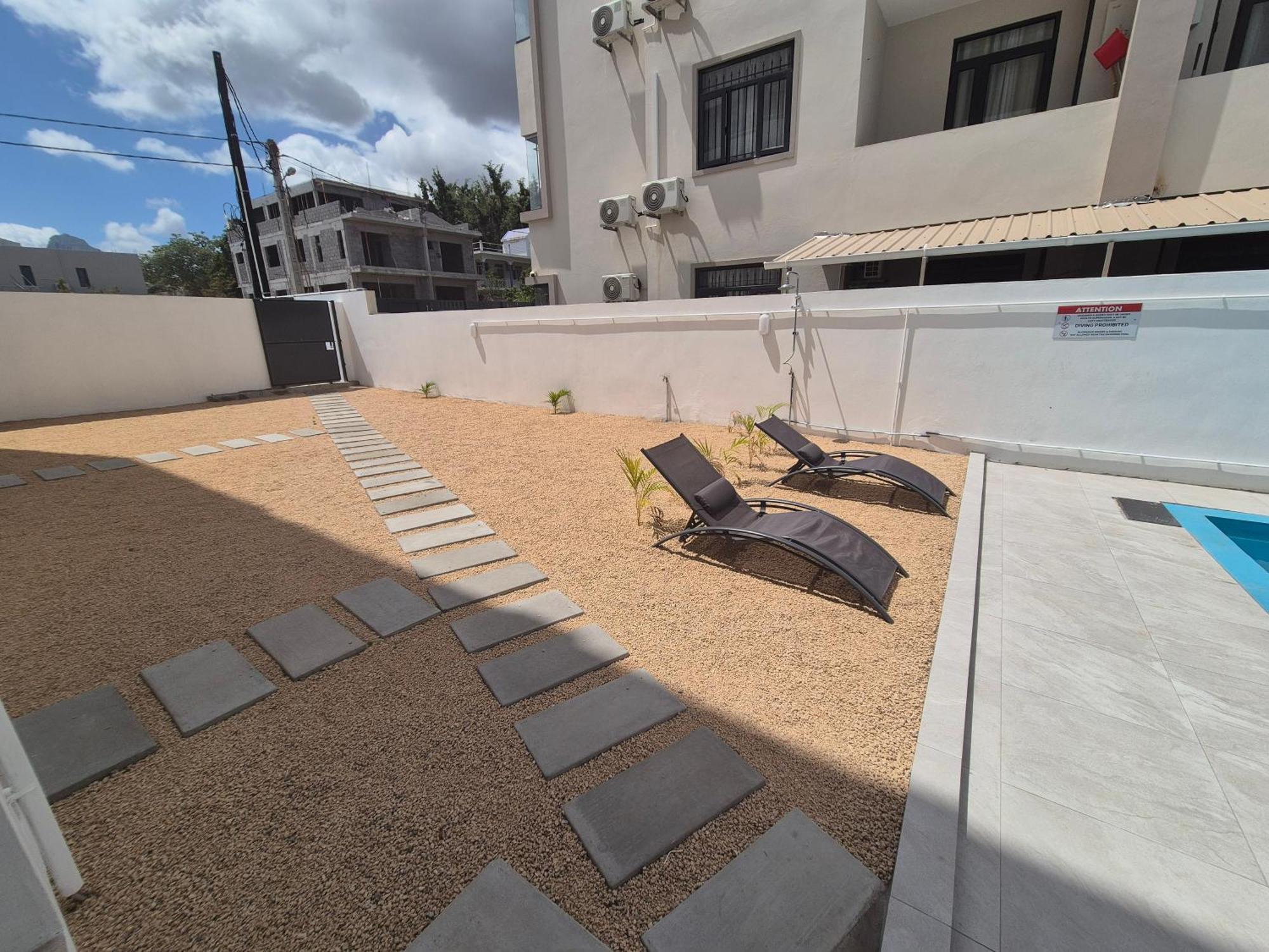 Skyview Apartment- Rooftop Penthouse With Sunset & Sea Views Flic-en-Flacq Exterior foto